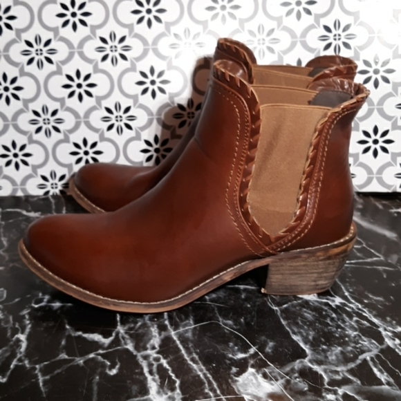 Olivia Miller short ankle booties 8 brown - Picture 3 of 6